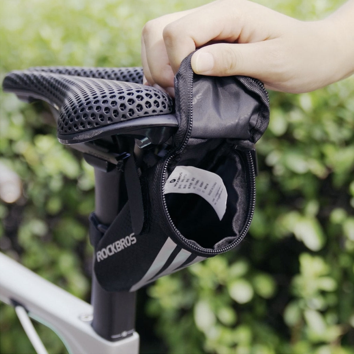 ROCKBROS Fahrradsatteltasche 1L Nylon Reflektierend mit Rücklicht-Halterung