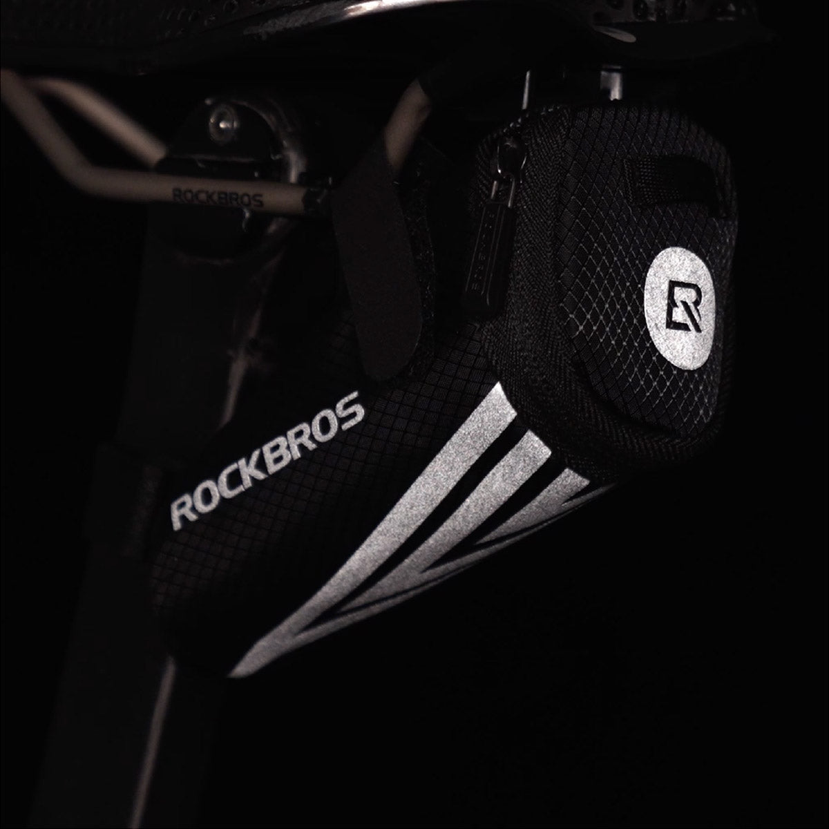 ROCKBROS Fahrradsatteltasche 1L Nylon Reflektierend mit Rücklicht-Halterung