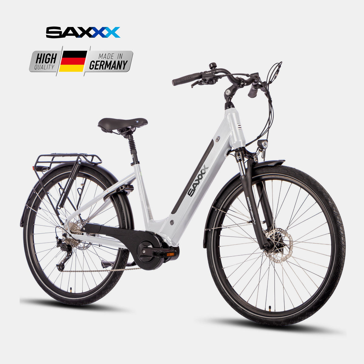 SAXXX Del. Sport Wave – City-E-Bike mit Mittelmotor, hellsilber (Front/seitlich).