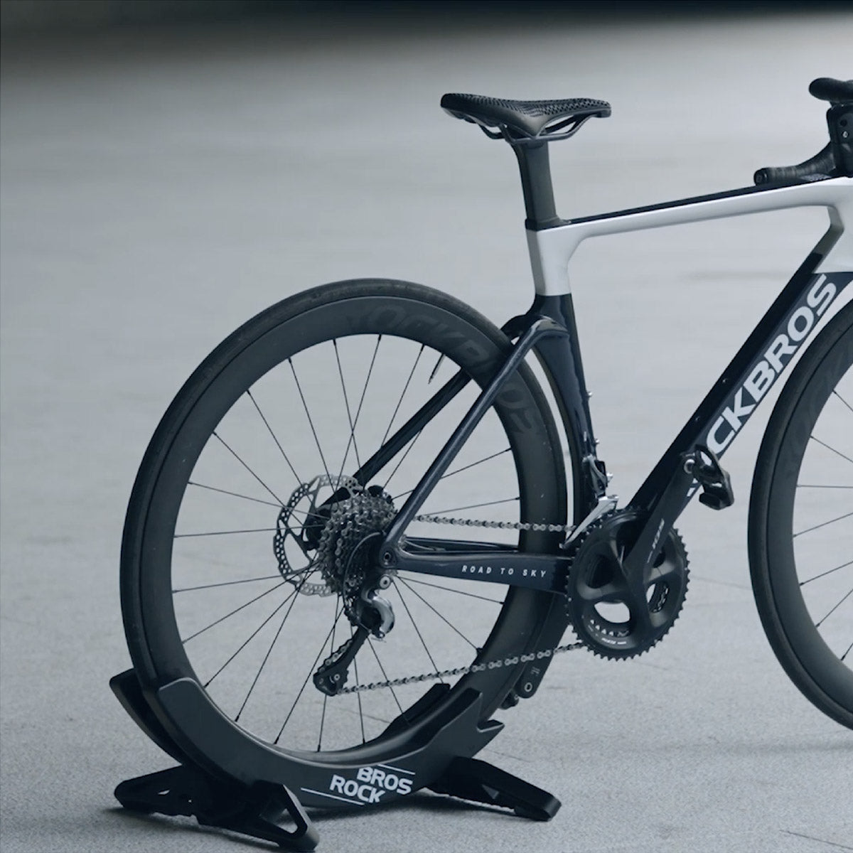 ROCKBROS Bike Ständer für 26–29 Zoll & 700C, rutschfester Radhalter, kompatibel mit Rennrädern und Mountainbikes