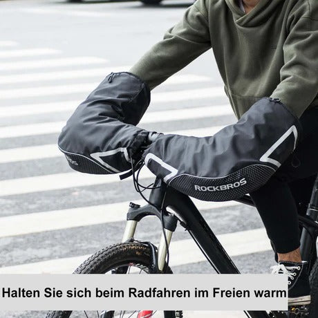 Am Lenker montierte Stulpen halten die Hände beim Winterradeln warm und schützen vor Wind & Kälte.